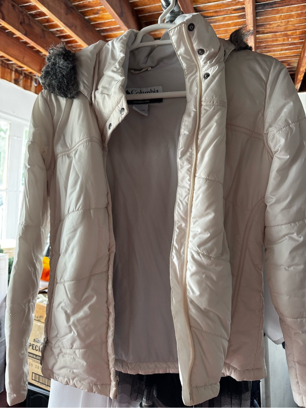 Columbia Cream/White Women's Insulated Puffer Jacket with Faux Fur Hood Trim
